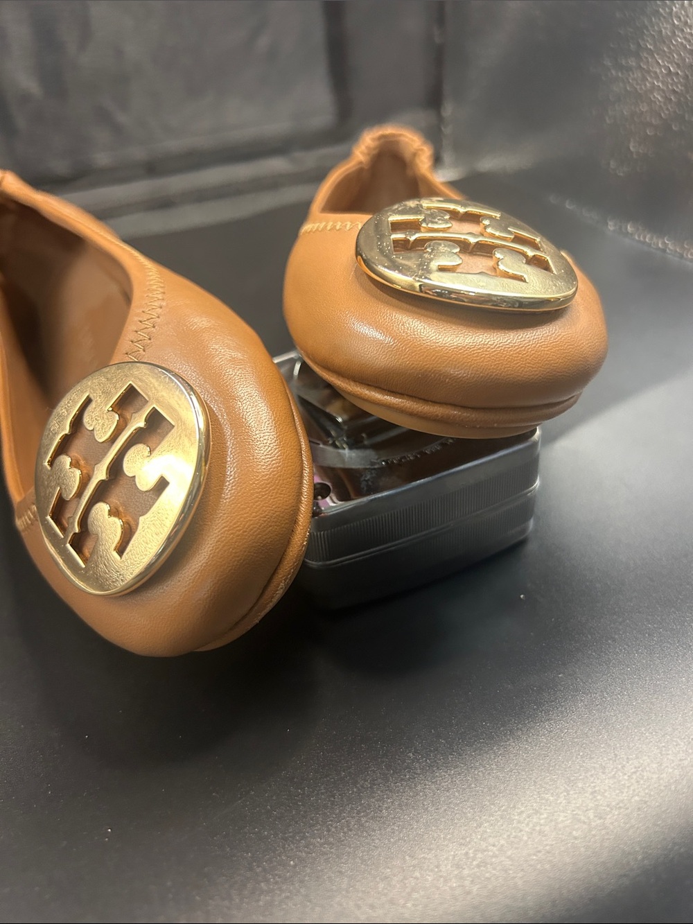 Tory Burch Tan Leather Logo Ballet Flats - Picture 6 of 6
